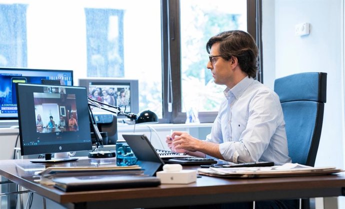 Pablo Montesinos, vicesecretario de Comunicación del PP y diputado por Málaga en una videconferencia con el Colegio de Farmacéuticos malagueño