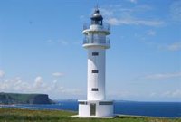 Zuloaga se reserva su opinión sobre el proyecto de Okuda en el Faro de Ajo