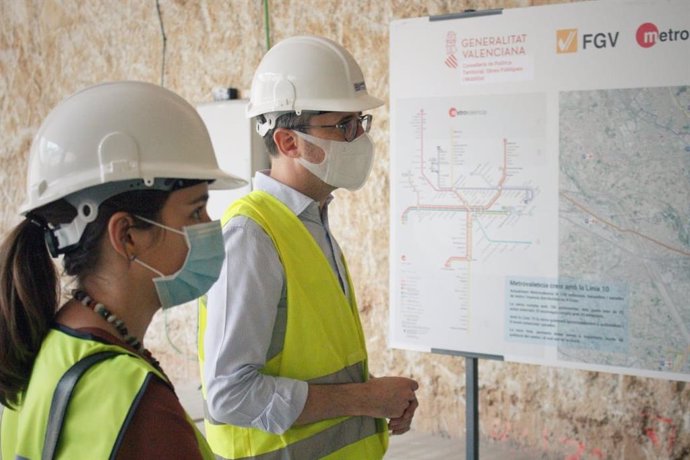 El conseller de Política Territorial, Obras Públicas y Movilidad, Arcadi España, visita  las obras del tramo subterráneo de la Línea 10 (L10) de Metrovalencia