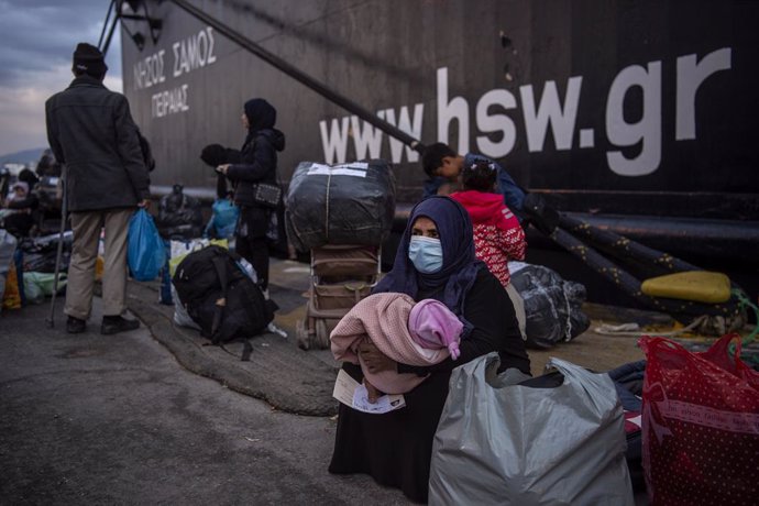 Europa.- Grecia ha evacuado a la parte continental a unos 14.000 migrantes y ref