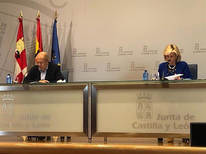 Igea (I) y Casado (D) durante la rueda de prensa tras el Consejo de Gobierno.