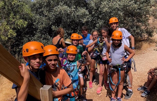 Grupo de niños participantes en el campamento de verano de FEDE de Valdepeñas 2019