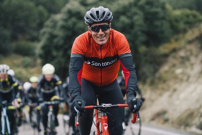 El pentacampeón del Tour de Francia Miguel Indurain, embajador de 123acorrer de Banco Santander