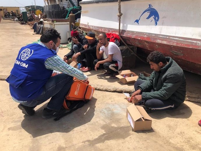 Migrantes rescatados devueltos a Libia