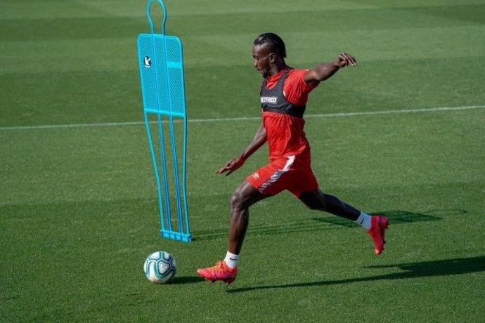 El jugador del RCD Mallorca Lago Junior en un entrenamiento de junio de 2020