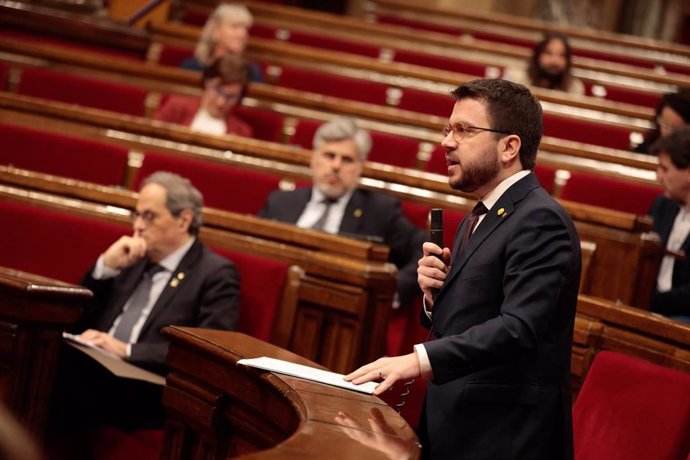 El vicepresidente del Govern, Pere Aragons, en el pleno del Parlament.