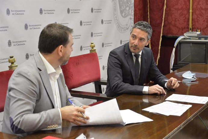 El Ayuntamiento de Granada firma un convenio con los empresarios