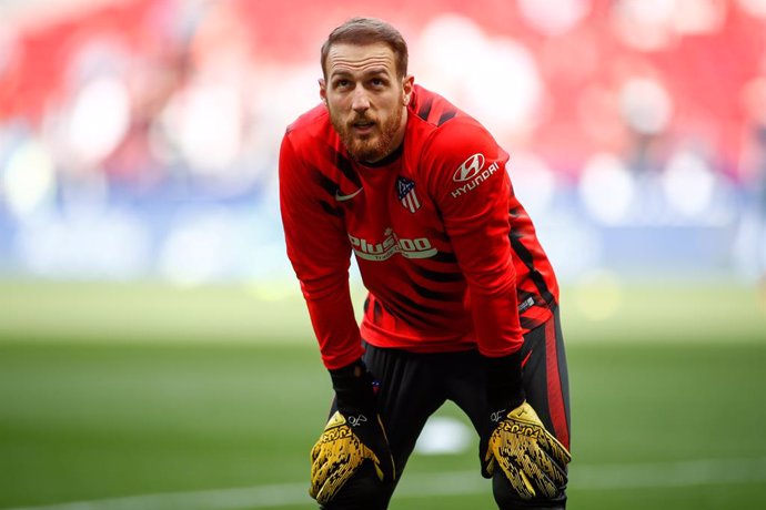 Fútbol.- Oblak: "El 'Mono' Burgos es una leyenda del Atlético, espero que salga 