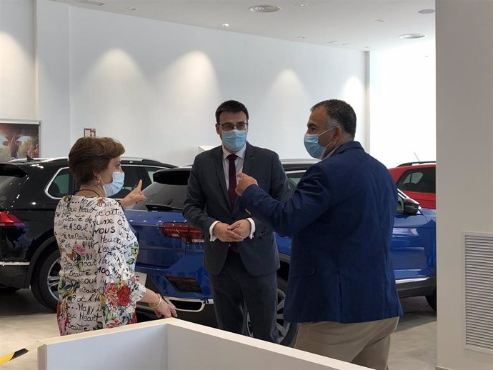 Imagen de recurso del vicealcalde de Alcobendas, Miguel Ángel Arranz, durante una visita a un concesionario de automóviles.