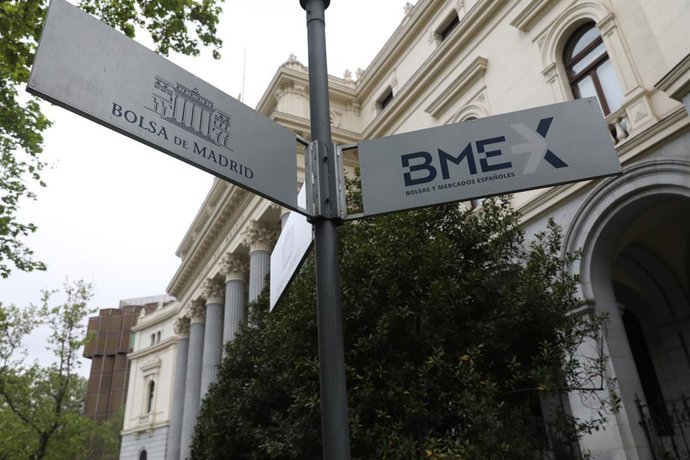 Cartel que indica el edificio de la Bolsa de Madrid 