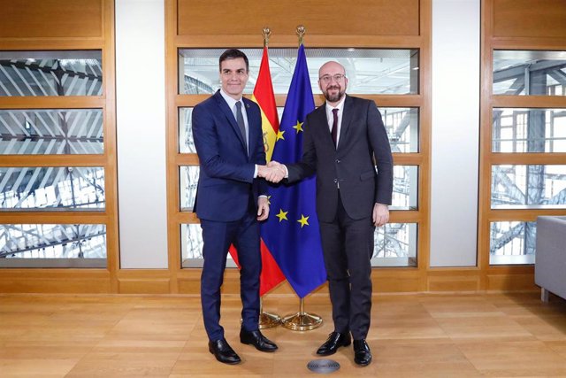 05 February 2020, Belgium, Brussels: President of the European Council Charles Michel (R) shakes hands with Spanish Prime Minister Pedro Sanchez ahead of their meeting at the European Council. Photo: Dario Pignatelli/EU Council/dpa - ATTENTION: editorial 