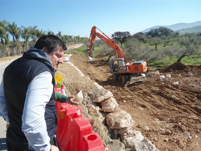L diputado de Fomento e Infraestructuras, Francisco Oblaré, informa de un plan antidesprendimientos en las carreteras provinciales