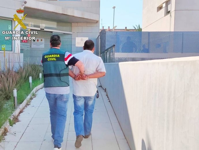 Uno de los detenidos en Cox.