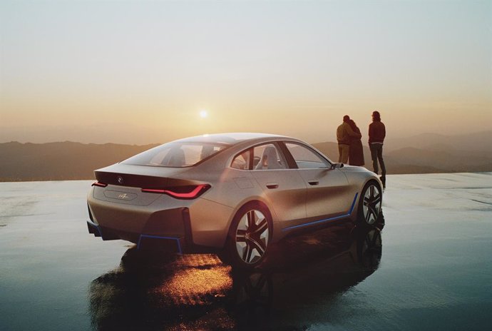 Imagen del prototipo eléctrico BMW i4.