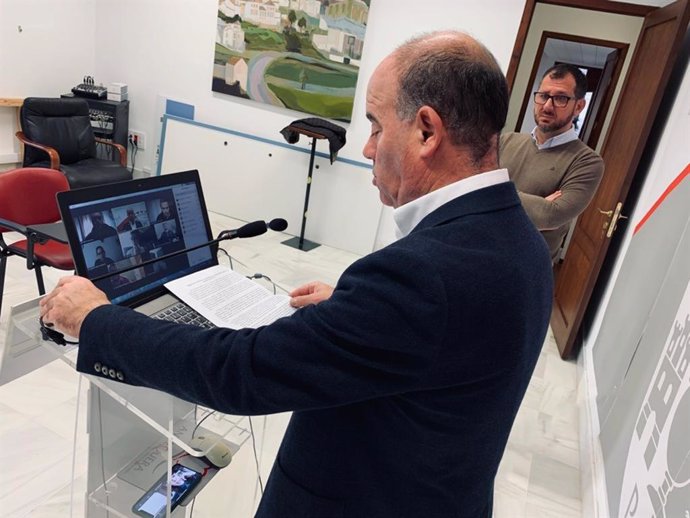 Imagen de archivo del alcalde de Antequera, Manuel Barón, en rueda de prensa telemática.