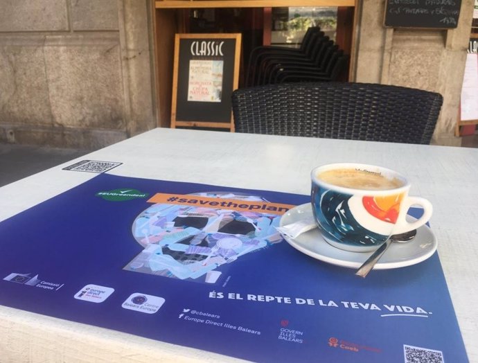 Mantel de papel de un solo uso repartido a bares y restaurantes adheridos a la campña #SaveThePlanet, impulsada por el Centre Balears Europa.