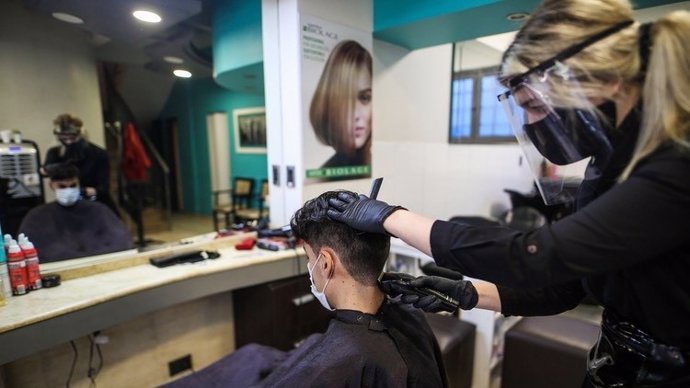 Economía.- Unos 15.000 salones de peluquería se encuentran en riesgo de cierre p