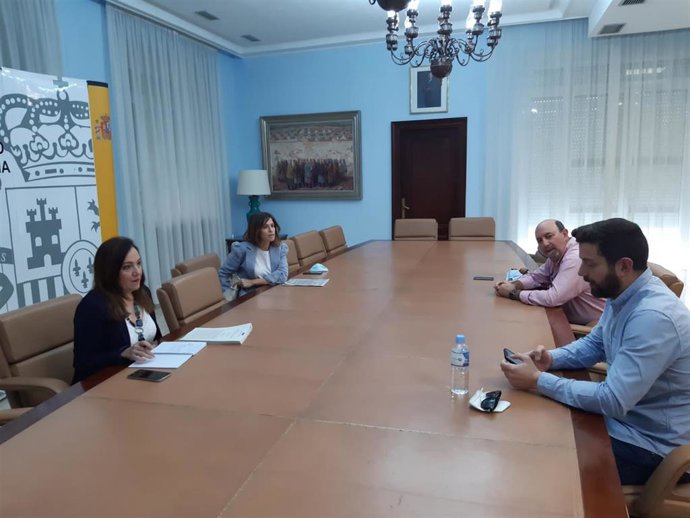 Reunión de los secretarios provinciales de CCOO y UGT, Francisco Cantero y Manuel Salazar, respectivamente, con la subdelegada del Gobierno en Jaén, Catalina Madueño