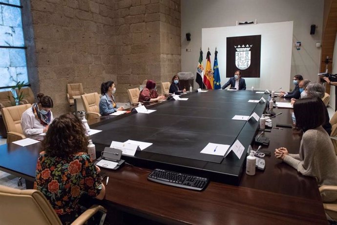 Reunión del Consejo de Gobierno de la Junta de Extremadura en el que se ha aprobado la modificación del decreto de concesión de las Medallas de la comunidad en 2020
