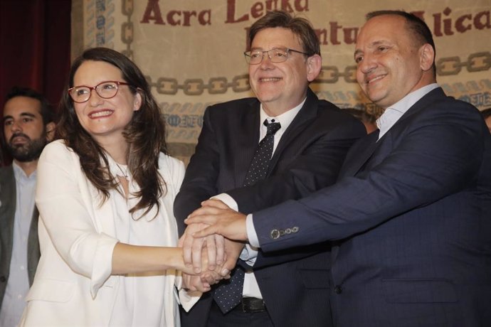 Mónica Oltra, Ximo Puig y Rubén Martínez Dalmau firman el Pacte del Botnic II