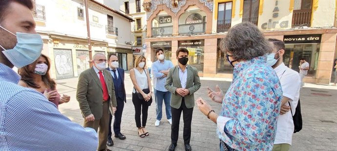 Visita del portavoz del PP en el Ayuntamiento, Beltrán Pérez, al Plan Centro
