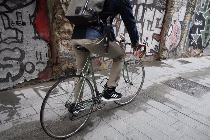 Ciclismo.- JeansTrack lanza su colección de ciclismo urbano para la nueva movili