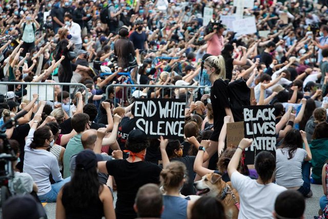 Vigilia en recuerdo de George Floyd en Nueva York