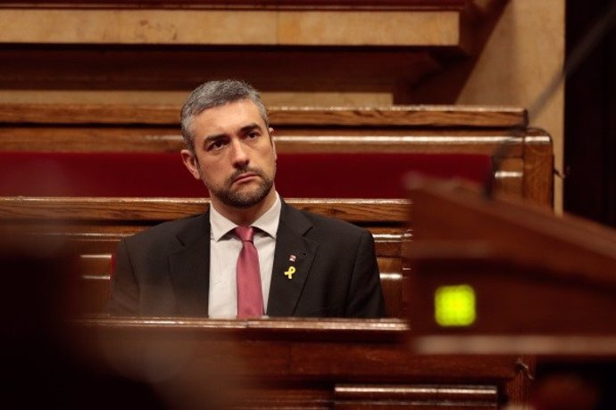 El conseller de Acción Exterior, Relaciones Institucionales y Transparencia, Bernat Solé, en el pleno del Parlament del 4 de junio de 2020