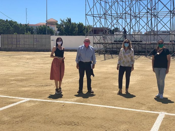 El alcalde de Vícar (Almería), Antonio Bonilla (PSOE), visita el nuevo autocine