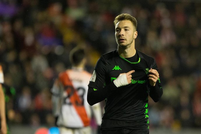 Loren celebra un gol con el Betis