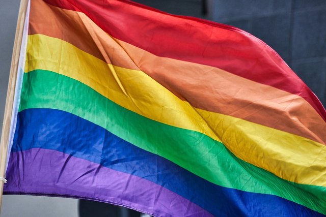 Bandera arcoíris símbolo del colectivo LGTBI