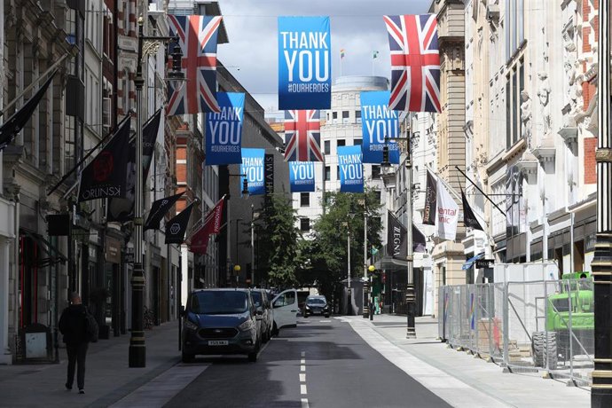 Pancartas en agradecimiento del personal médico en Londres
