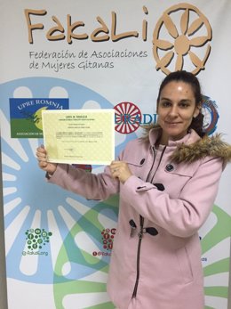 Imagen de una alumna beneficiaria del programa de Experiencias Profesionales para el Empleo (EPES), gestionado por Fakali con financiación del Servicio Andaluz de Empleo. 