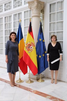 La delegada del Gobierno de España en Andalucía, Sandra García, recibe a la embajadora de Rumanía en España, Gabriela Dancau.