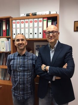 Los profesores de la Universidad de Granada Francisco Muñoz Leiva y Francisco Liébana Cabanillas, autores de un trabajo sobre autónomos en la crisis