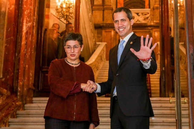 El presidente encargado de Venezuela, Juan Guaidó , se reúne con la ministra de Asuntos Exteriores, UE y Cooperación, Arancha González Laya, en Madrid (España) a 25 de enero de 2020.
