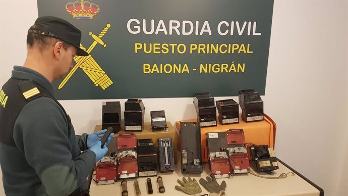 Cajetines recuperados en Baiona de los robo presuntamente cometidos por seis personas