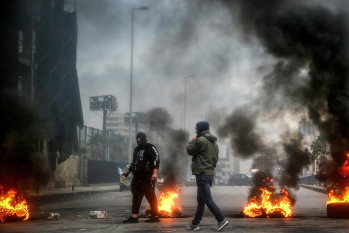 Barricada durante una protesta antigubernamental en la capital de Líbano, Beirut