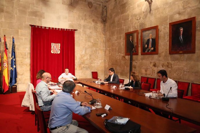La Mesa de Diálogo Social de Baleares elevó el jueves la propuesta de los ERTE al Gobierno del Estado.