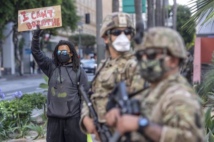 Efectivos de la Guardia Nacional durante una protesta por la muerte del afroamericano George Floyd