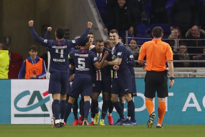 Fútbol.- La Ligue 1 podría terminar en 'playoff' con el visto bueno de la UEFA
