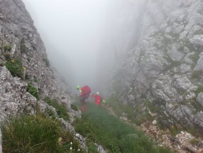 Rescate de dos montañeros en el monte Beriain