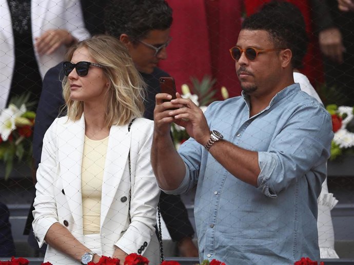 Ronaldo Nazarino y su pareja, Celina Locks en Mutua Madrid Open - Day Nine