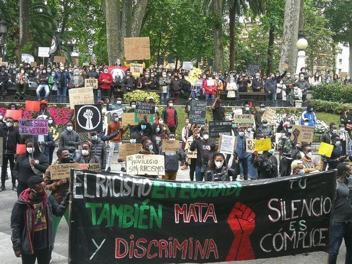 Concentración en Bilbao contra el racismo