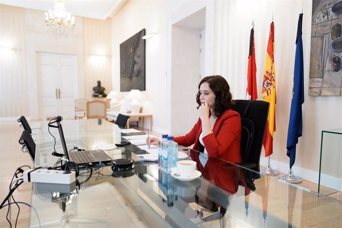 La presidenta de la Comunidad de Madrid, Isabel Díaz Ayuso, asiste a la reunión por videoconferencia del presidente del Gobierno, Pedro Sánchez, con los presidentes autonómicos, en Madrid (España) a 7 de julio de 2020.