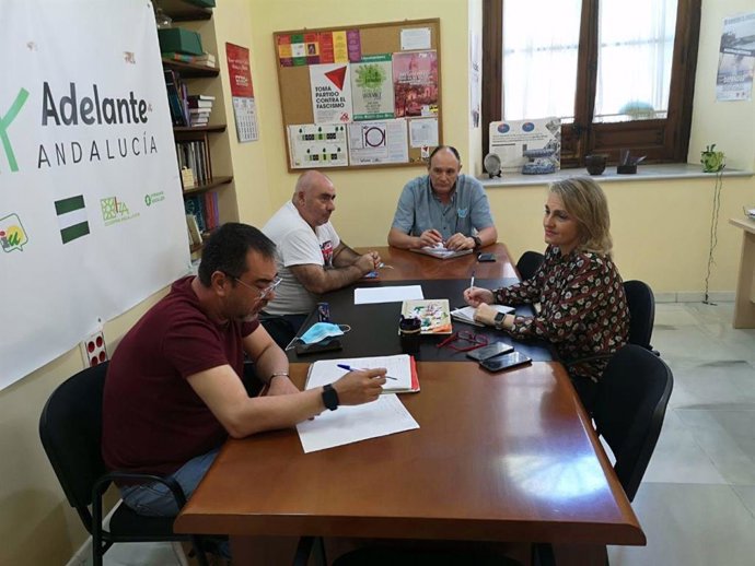 La edil de Adelante Eva Oliva se reúne con el comité de empresa de Lipasam