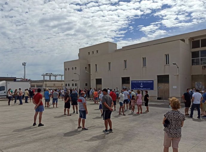 El sector pesquero y el Ayuntamiento de Carboneras dicen "no" a la reordenación del puerto que plantea la Junta
