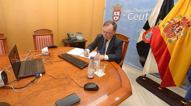 El presidente del Gobierno de Ceuta, Juan Vivas (PP), en videoconferencia con el resto de autonómicos y el de España, Pedro Sánchez