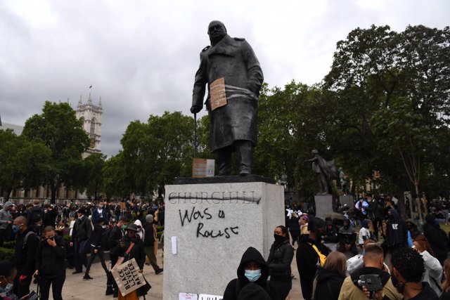 Estatua de Churchill pintada en Londres