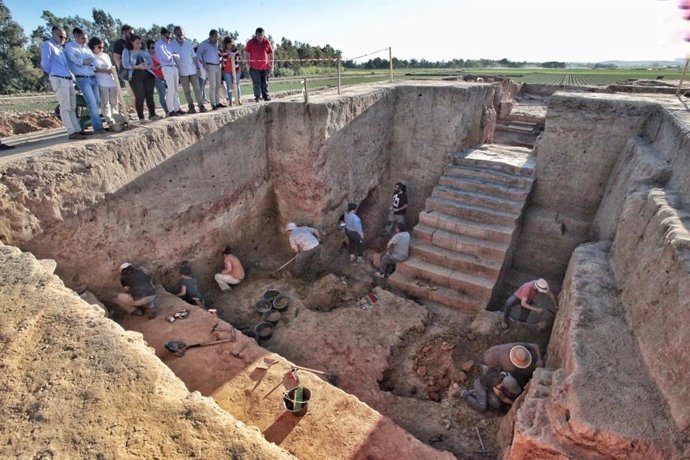 Excavaciones en el yacimiento tartésico de El Turuñuelo, Guareña 